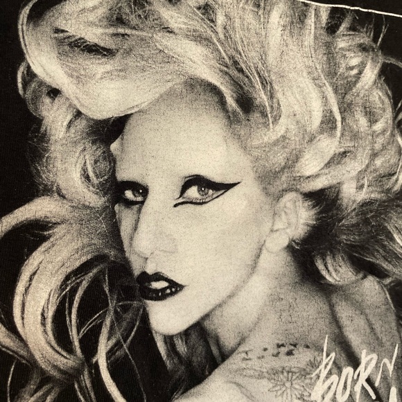 Lady gaga 2011 concert tshirt - Picture 3 of 7
